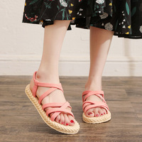 Sandales légères et respirantes en tissu de maïs tissé, style coréen, tongs, pantoufles monobloc, chaussures pour femmes, pour la maison et la plage