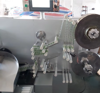 Machine de traitement du chocolat pour l'enrobage automatique des bonbons au chocolat et l'emballage de bonbons à double torsion