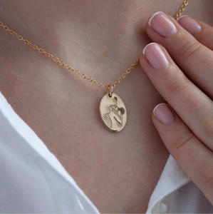 Collar Personalizado Grabado con Arte <span class=keywords><strong>de</strong></span> Líneas <span class=keywords><strong>de</strong></span> Mamá Abrazando a Bebé, Joyería <span class=keywords><strong>de</strong></span> Acero Inoxidable Personalizada, Regalo <span class=keywords><strong>para</strong></span> <span class=keywords><strong>el</strong></span> Día <span class=keywords><strong>de</strong></span> la Madre, Nueva Mamá - Product Image 5
