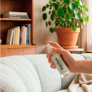 Spray per Tessuti Emotion 100ml Profumo Rinfrescante per Vestiti e Biancheria - Product Image 3