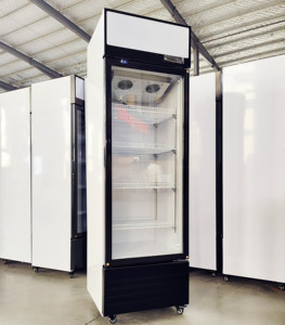 Congélateur commercial de qualité supérieure, fourni par l'usine, vitrine réfrigérée autoportante pour boissons énergisantes, réfrigérateur à porte vitrée - Product Image 1