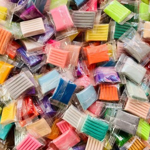 Vente en gros de <span class=keywords><strong>250g</strong></span> d'argile à <span class=keywords><strong>modeler</strong></span> éducative faite à la main, slime léger, argile plastique souple à faire soi-même, cuisson au four, certifiée EN71 ASTM CE - Product Image 1
