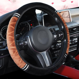 Housse de <span class=keywords><strong>volant</strong></span> de voiture universelle en peluche artificielle, ajustement standard, color-block, antidérapante, résistante à l'usure, pour le commerce transfrontalier - Product Image 2