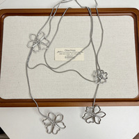 Collier pendentif fleur rétro en métal, style luxueux, longue chaîne florale pour clavicule, accessoire en alliage, chaîne de pull pour femme