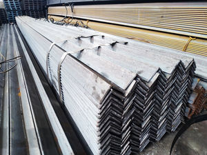 Barre d'angle en acier laminé à chaud Q235 conforme à la norme ASTM, traitement personnalisé pour <span class=keywords><strong>les</strong></span> résidences modernes, <span class=keywords><strong>les</strong></span> structures en acier, <span class=keywords><strong>les</strong></span> bâtiments d'usines - Product Image 3