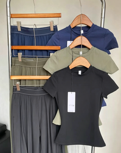 Set Yoga Casual da Donna di Lusso Personalizzato AIL Estivo, Slim Fit, Maniche Corte, Pantaloni a Gamba Larga, Traspirante e Confortevole - Product Image 3