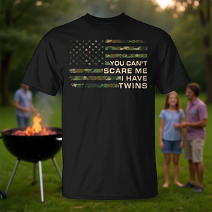 Camiseta You Cant Scare Me I Have Twins con diseño de bandera de camuflaje negro, regalo para el día del padre - Product Image 3