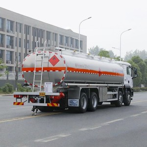 Camion-citerne diesel HOWO TX 8x4 30000L en aluminium pour le transport de marchandises dangereuses et la livraison de carburant - Product Image 6