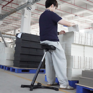 Silla de laboratorio Hewei IC179 con altura ajustable, asiento de espuma PU antiestática para uso en salas limpias - Product Image 3