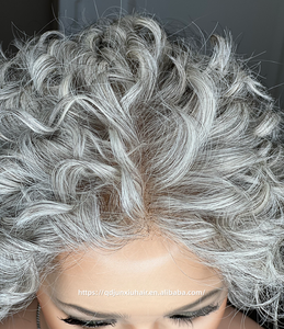 <span class=keywords><strong>Peluca</strong></span> Corta Rizada Color Sal y Pimienta Plateada, Pelucas Judías con Encaje Superior para Mujeres Mayores, 9x5 Sin Pegamento, Aspecto Natural de Cuero Cabelludo de Abuela - Product Image 3