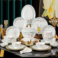 Service de vaisselle de style chinois traditionnel, motif poisson koi rouge porte-bonheur et eau bleue, élégants bols et assiettes en porcelaine pour la famille