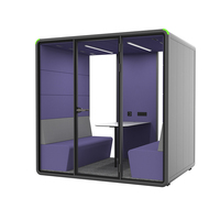 Cabina de Trabajo Moderna y Silenciosa, Personalización de Alta Gama, Insonorizada, con Escritorio Compacto de Laminado y Sofá Acolchado para 4 Personas