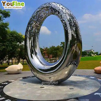 Escultura de Anillo Arqueado de Acero Inoxidable con Acabado Espejo para Exteriores, Arte para Playas, Paseos Marítimos y Vistas al Mar
