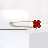 Broche en métal plaqué or et argent, motif trèfle à quatre feuilles entièrement orné de strass, épingle de sûreté pour la vente en gros de bijoux - Nouvelle tendance porte-bonheur