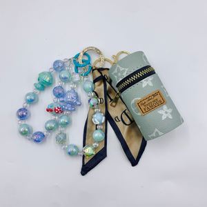 Combo de llavero con cuentas de perlas de plástico de moda con bolsa de cuero y encanto Juguetes ligeros resistentes inspirados en Anime elegantes - Product Image 1