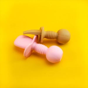 Cucharas y tenedores para bebés, empaquetados en caja, juego de tenedores y cucharas de silicona con diseño sólido para niños - Product Image 5