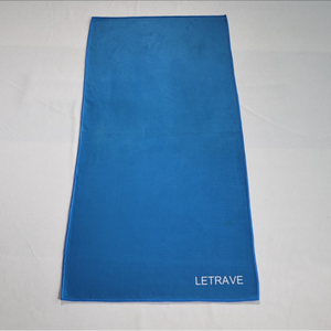LETRAVE Serviettes en microfibre 3-en-1, couverture de voyage réversible, serviette super absorbante à séchage rapide, idéale pour le <span class=keywords><strong>camping</strong></span>, les voyages, la salle de sport, le yoga - Product Image 4