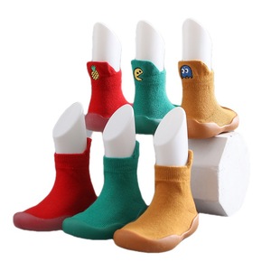Chaussons pour bébé garçon et fille hiver 2024, doux et moelleux, chaussures pour tout-petits, premiers pas, antidérapants, chauds, chaussures de berceau pour nouveau-nés, mocassins - Product Image 1