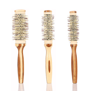 Brosse ronde en bambou à poils de sanglier ventilée pour salon, volumisante et bouclante, disponible en tailles grande, moyenne et petite - Product Image 5