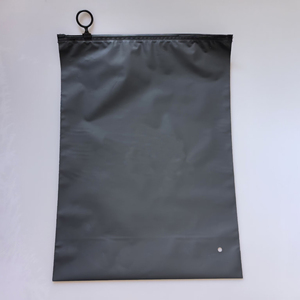 Bolsa de Plástico con Cierre Ziplock y Logotipo Personalizado, Bolsa de Embalaje para Toallas y Calcetines, Bolsa con Cierre Negra y Anillo Negro - Product Image 6