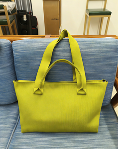 Grand sac fourre-tout tendance en jacquard tricoté 3D avec logo personnalisé pour femme, idéal pour les courses et la plage, avec personnalisation de marque - Product Image 2