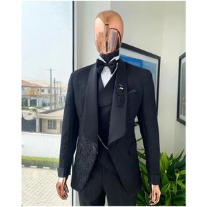 Costumes <span class=keywords><strong>Homme</strong></span> Jacquard Fleuri Noir <span class=keywords><strong>3</strong></span> <span class=keywords><strong>Pièces</strong></span> Coupe Droite Revers Châle sur Mesure <span class=keywords><strong>Vintage</strong></span> pour Mariage Marié ou Tuxedo - Product Image 1