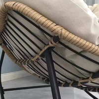 Chaise berçante en métal de confort de luxe avec coussin doux pour la relaxation extérieure de salon ou de salon de patio