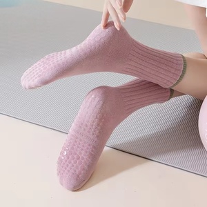 Factory Custom Kid Adult Cotton Anti Slip Sport Trampoline <b>Socks</b> Sport Grip <b>Socks</b> High Quality Wholesale - Product Image 4