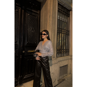 Blusa Corta Asimétrica para Mujer, con Lentejuelas Plateadas Bordadas, Top Largo de Chifón con Diseño sin Cuello, Disponible en Tallas XS a XL - Product Image 5