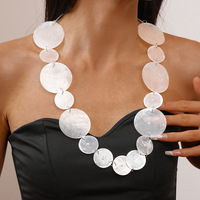 Kaimei 2025 bijoux de mode en gros pas cher femmes exagéré coquille ronde clavicule chaîne collier blanc coquille longs colliers