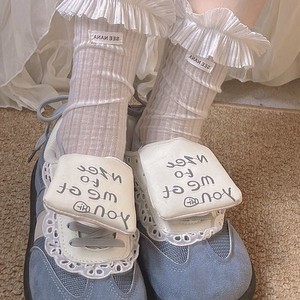 Chaussettes mi-mollet rayées blanches pour femmes, style Lolita, avec dentelle et volants, respirantes et absorbant la transpiration - Product Image 2