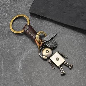 Llavero de metal con robot móvil, colgante de herramientas de aleación y cuero tejido vintage, regalo personalizado creativo - Product Image 5