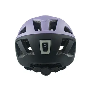 Helm keamanan bersepeda pria, alat penerangan belakang sangat ringan dapat diisi ulang dengan lampu Led untuk dewasa