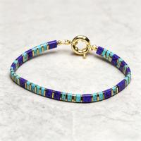 Bracelet empilable minimaliste en perles rectangulaires turquoise et violettes, avec fermoir à ressort doré, bracelet délicat Tila, bijou de poignet, idéal pour un cadeau