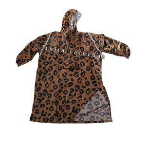 <span class=keywords><strong>Poncho</strong></span> de pluie écologique en polyester à <span class=keywords><strong>manches</strong></span> <span class=keywords><strong>longues</strong></span> imperméable à imprimé léopard avec logo personnalisé pour un usage quotidien - Product Image 2