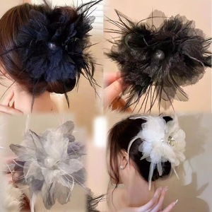 Pinza de pelo grande para mujer, pinza de garra grande, pinza de tiburón, nuevo accesorio para el cabello, adorno para el cabello, accesorio para el cabello con plumas. - Product Image 2