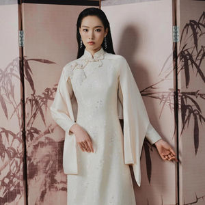 Ce Ao Dai ELEGANCE est une robe élégante et raffinée pour les occasions formelles et les fêtes du Tet, avec une qualité OEM ODM élevée. - Product Image 1