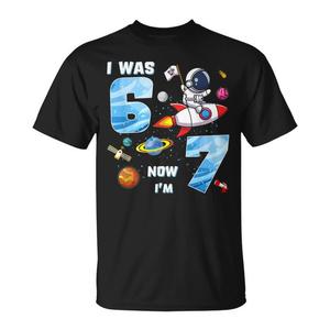 Camiseta con tema de astronauta para niños, regalo de cumpleaños, talla S, M, L, XL, XXL, manga corta, cuello redondo, diseño de dibujos animados, soy de 6 años, ahora soy de 7 años - Product Image 1