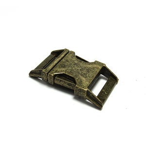 Hebilla de cinturón de seguridad Multicolor personalizada, hebilla de liberación rápida lateral de Metal, ecológica, sin plomo, curva, para <span class=keywords><strong>Collar</strong></span> de Mascota - Product Image 3