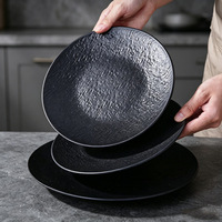 Assiette ronde en mélamine noire, assiette à dîner à texture rocheuse, assiette de service commerciale pour steak et barbecue pour restaurant