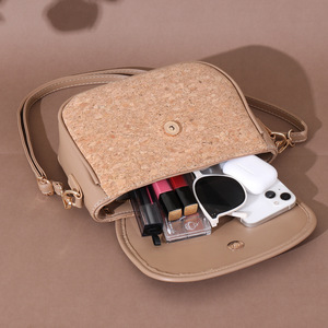 <span class=keywords><strong>Borsa</strong></span> Leggera da Donna in Stile Etnico Retrò con Stampa a Colori Contrastanti, Chiusura con Cerniera Rivestita in Legno e <span class=keywords><strong>Tracolla</strong></span> Singola - Product Image 2