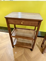 Table d'appoint roulante industrielle en bois de caoutchouc avec tiroir et étagères ouvertes 103 #