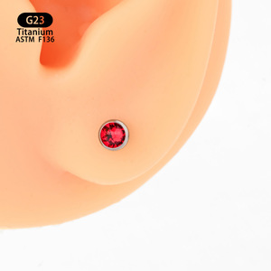 Clous en titane G23 F136 avec cristaux, 4 mm, boule ronde, serti clos, bijoux de piercing pour oreille, lèvre, cartilage - Product Image 2