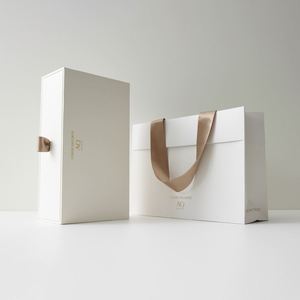 Sac en papier de haute qualité avec poignée en ruban, sac en papier recyclable de luxe, sacs cadeaux en carton, emballage cosmétique - Product Image 2