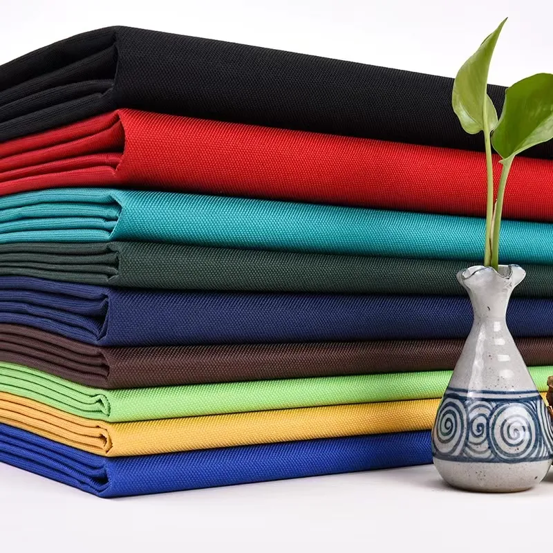 Tissu imperméable en polyester 100% 600D enduit de PVC de haute qualité résistant à la déchirure pour sacs à dos