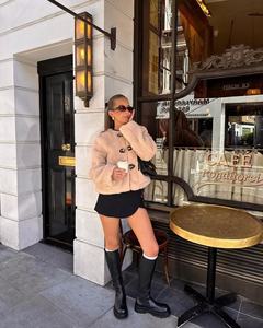 OUDINA giacca da donna all'ingrosso nera con fibbia a molla in pile girocollo invernale alla moda cappotti di <span class=keywords><strong>pelliccia</strong></span> <span class=keywords><strong>per</strong></span> donna - Product Image 2