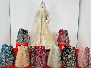 Epaules de mariée en velours d'élégance intemporelle avec embellissements en pierre détaillés Nouvelle collection pour costume adulte/robe Salwar - Product Image 2