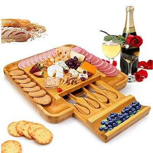 Tabla de Quesos de Bambú con Juego de Cuchillos 33x33cm, Bandeja Extraíble, Tabla de Cortar Multifuncional para Servir en Fiestas - Product Image 1