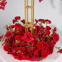 Support de boule de fleurs en gros pour décoration de mariage et de Thanksgiving, centre de table rose blanche et rouge, chemin de table moderne en soie et plastique fait main