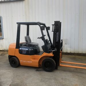 Original Japanese 2.5 Ton Forklift Toyota FD25 Diesel Forklift Truck Low Price Farm Warehouse Mini Forklift - Product Image 4